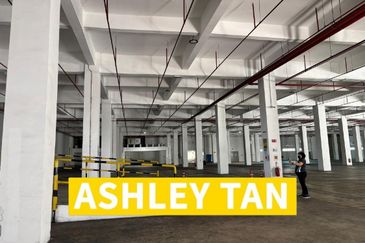 Multipurpose Three Storey Detached Factory Perai with 6nos Loading Bay