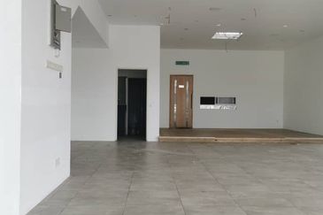 Strategic Location Ground Floor Shoplot Juru Sentral Partly Renovated