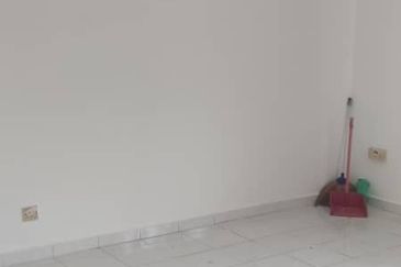 Freehold Blk 33 Taman Pekaka Sungai Dua Unfurnish Next to Lift Windy