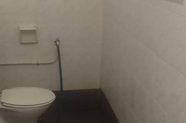 Freehold Blk 33 Taman Pekaka Sungai Dua Unfurnish Next to Lift Windy