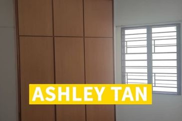 Freehold Blk 33 Taman Pekaka Sungai Dua Unfurnish Next to Lift Windy