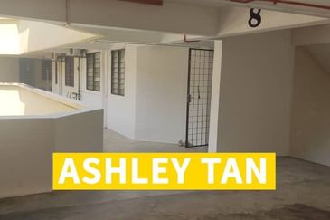 Freehold Blk 33 Taman Pekaka Sungai Dua Unfurnish Next to Lift Windy