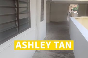 Freehold Blk 33 Taman Pekaka Sungai Dua Unfurnish Next to Lift Windy