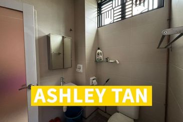 Freehold 3sty Terrace House Bayan Lepas Got Solar Heat support 2,838sf