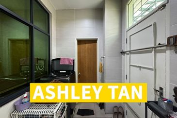 Freehold 3sty Terrace House Bayan Lepas Got Solar Heat support 2,838sf