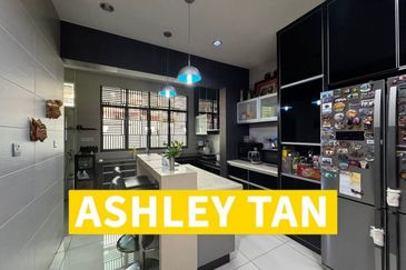 Freehold 3sty Terrace House Bayan Lepas Got Solar Heat support 2,838sf