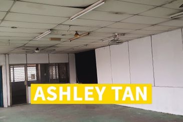 Strategic Place 1.5sty Semi-D Factory Perai 9536sf Original Condition