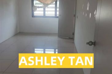 Corner Unit 2sty Semi-D House Bukit Mertajam Got Big Compound Freehold