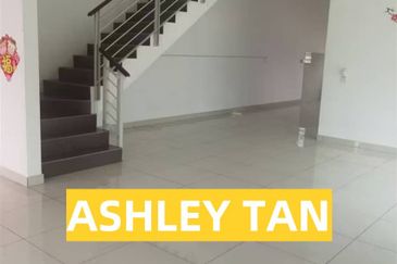 Corner Unit 2sty Semi-D House Bukit Mertajam Got Big Compound Freehold