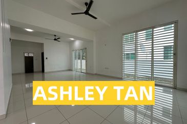 Taman Lagenda Emerald, Teluk Kumbar