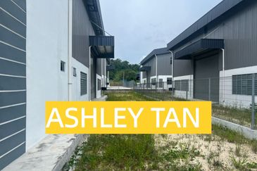 SPACIOUS Adjoining 2-Sty Semi-D Factory Kulim 300A Prime Industry Spot