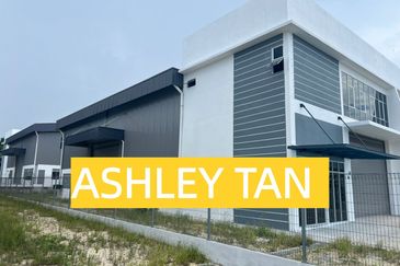SPACIOUS Adjoining 2-Sty Semi-D Factory Kulim 300A Prime Industry Spot