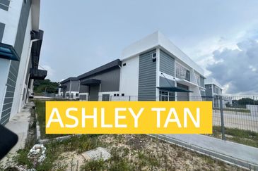 SPACIOUS Adjoining 2-Sty Semi-D Factory Kulim 300A Prime Industry Spot