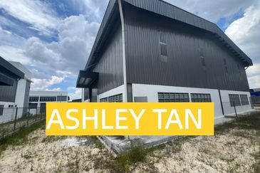 SPACIOUS Adjoining 2-Sty Semi-D Factory Kulim 300A Prime Industry Spot