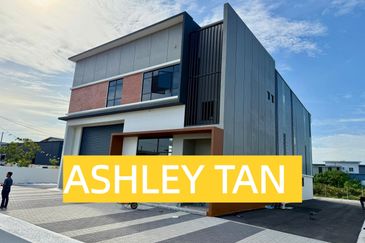 NEW & RARE! 1.5-Sty Detached Factory Bkt Minyak 14607sf HIGH CEILING!