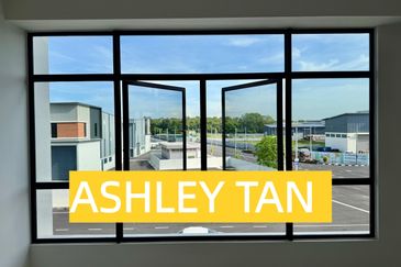 NEW & RARE! 1.5-Sty Detached Factory Bkt Minyak 14607sf HIGH CEILING!