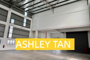 NEW & RARE! 1.5-Sty Detached Factory Bkt Minyak 14607sf HIGH CEILING!