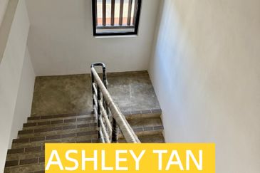 NEW & RARE! 1.5-Sty Detached Factory Bkt Minyak 14607sf HIGH CEILING!