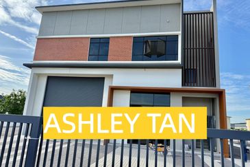 NEW & RARE! 1.5-Sty Detached Factory Bkt Minyak 14607sf HIGH CEILING!