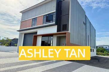 NEW & RARE! 1.5-Sty Detached Factory Bkt Minyak 14607sf HIGH CEILING!