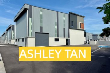 NEW & RARE! 1.5-Sty Detached Factory Bkt Minyak 14607sf HIGH CEILING!