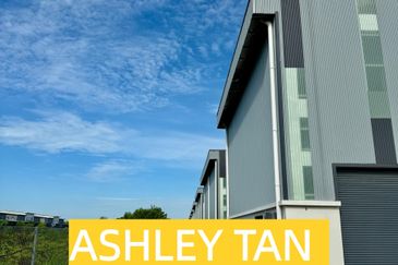 NEW & RARE! 1.5-Sty Detached Factory Bkt Minyak 14607sf HIGH CEILING!