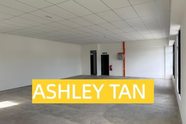 NEW & RARE! 1.5-Sty Detached Factory Bkt Minyak 14607sf HIGH CEILING!