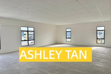 NEW & RARE! 1.5-Sty Detached Factory Bkt Minyak 14607sf HIGH CEILING!