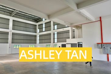 NEW & RARE! 1.5-Sty Detached Factory Bkt Minyak 14607sf HIGH CEILING!