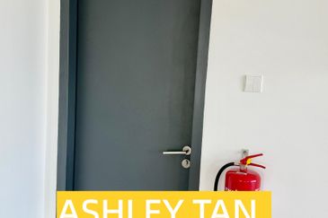 NEW & RARE! 1.5-Sty Detached Factory Bkt Minyak 14607sf HIGH CEILING!