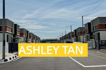 NEW & RARE! 1.5-Sty Detached Factory Bkt Minyak 14607sf HIGH CEILING!