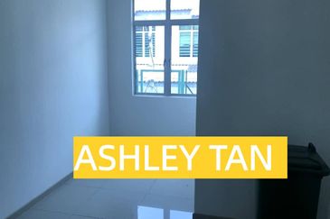 FREEHOLD GATED GEM! Spacious 2-Sty Terrace House Balik Pulau ORI UNIT!