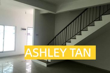 FREEHOLD GATED GEM! Spacious 2-Sty Terrace House Balik Pulau ORI UNIT!