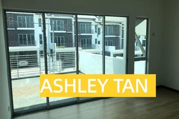 FREEHOLD GATED GEM! Spacious 2-Sty Terrace House Balik Pulau ORI UNIT!