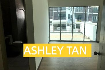 FREEHOLD GATED GEM! Spacious 2-Sty Terrace House Balik Pulau ORI UNIT!