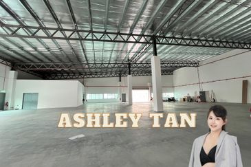 LOGISTICS 11800sqft Warehouse Factory 25ft Penang Science Park 2tons