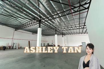 LOGISTICS 11800sqft Warehouse Factory 25ft Penang Science Park 2tons