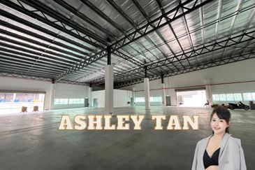 LOGISTICS 11800sqft Warehouse Factory 25ft Penang Science Park 2tons