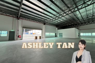 LOGISTICS 11800sqft Warehouse Factory 25ft Penang Science Park 2tons