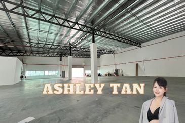 LOGISTICS 11800sqft Warehouse Factory 25ft Penang Science Park 2tons