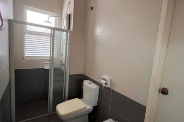 Triple Storey Superlink House Setia Alam ( Anjung Sari)  for Sale 