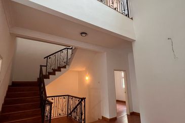 Triple Storey Superlink House Setia Alam ( Anjung Sari)  for Sale 