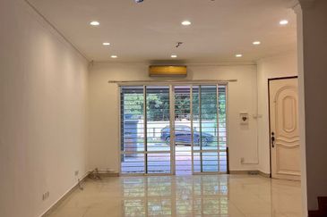 Triple Storey Superlink House Setia Alam ( Anjung Sari)  for Sale 