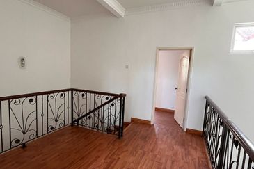 Triple Storey Superlink House Setia Alam ( Anjung Sari)  for Sale 