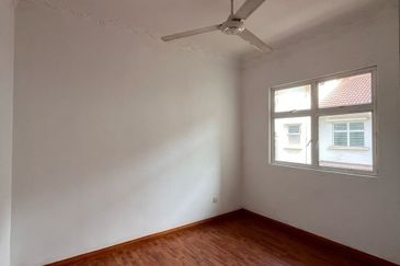 Triple Storey Superlink House Setia Alam ( Anjung Sari)  for Sale 