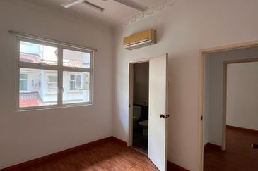 Triple Storey Superlink House Setia Alam ( Anjung Sari)  for Sale 