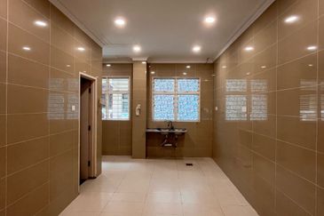 Triple Storey Superlink House Setia Alam ( Anjung Sari)  for Sale 