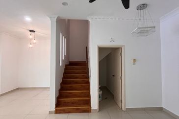 Triple Storey Superlink House Setia Alam ( Anjung Sari)  for Sale 