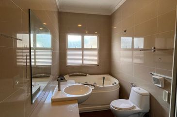 Triple Storey Superlink House Setia Alam ( Anjung Sari)  for Sale 