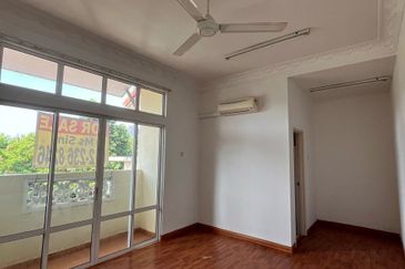 Triple Storey Superlink House Setia Alam ( Anjung Sari)  for Sale 